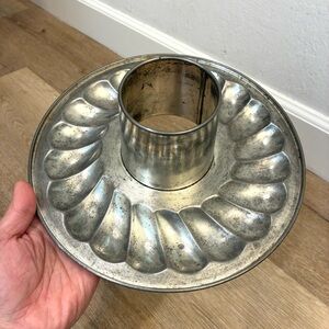 Vintage Tin Bundt Cake Pan Fluted Tube Mold 10” Rustic Farmhouse Decor